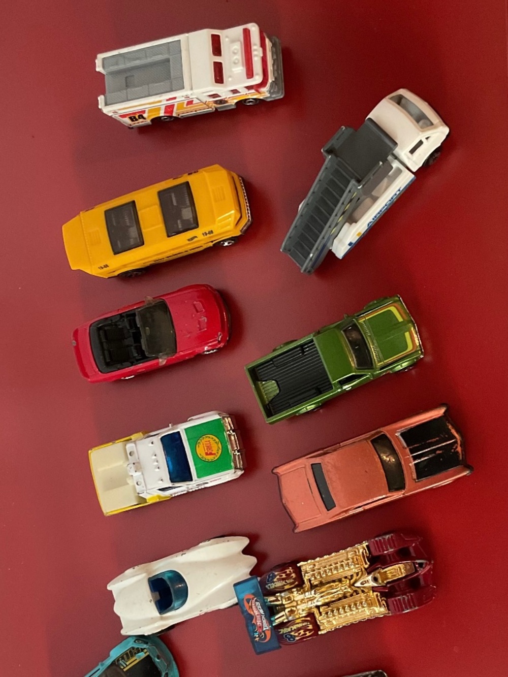 11 pieces hot wheels or other toy cars